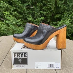 Frye Emily black leather platform clog